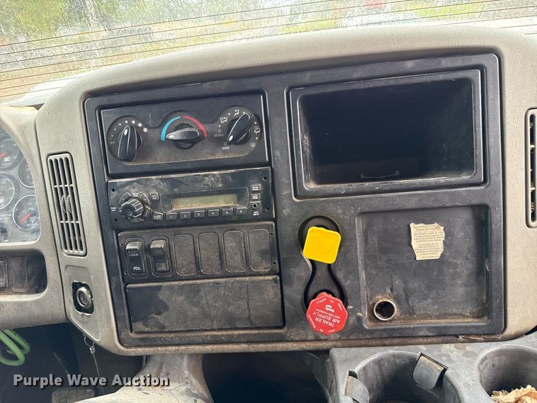 image for item EG8731 2011 International 7400  dump truck