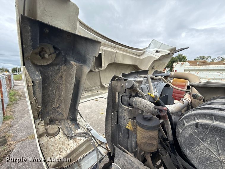 image for item EG8731 2011 International 7400  dump truck