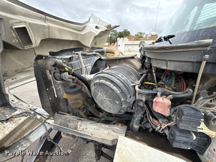 image for item EG8731 2011 International 7400  dump truck