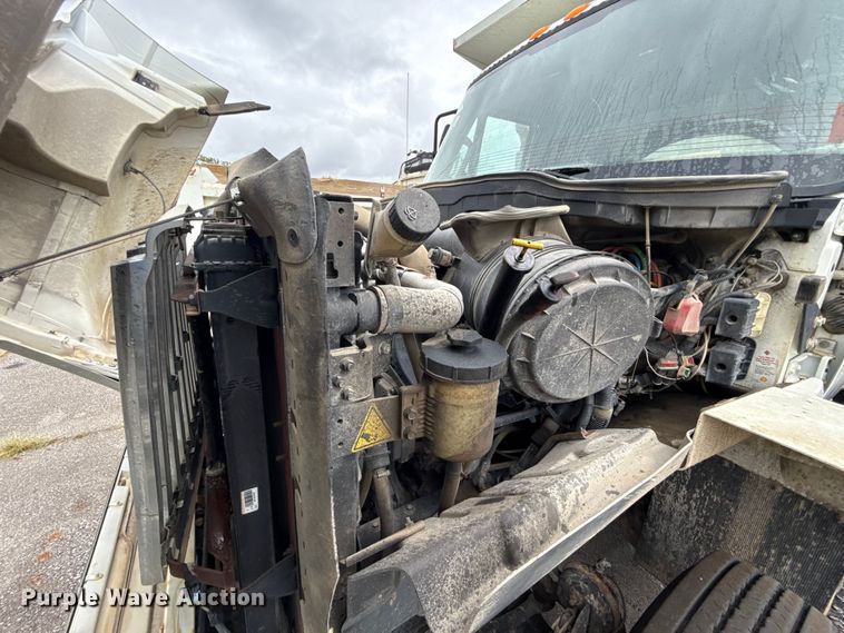 image for item EG8731 2011 International 7400  dump truck