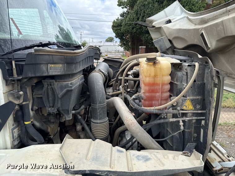 image for item EG8731 2011 International 7400  dump truck