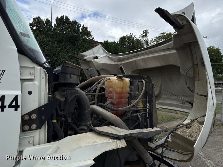 image for item EG8731 2011 International 7400  dump truck