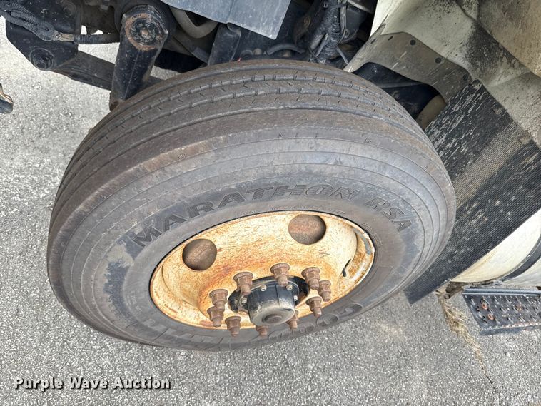 image for item EG8731 2011 International 7400  dump truck