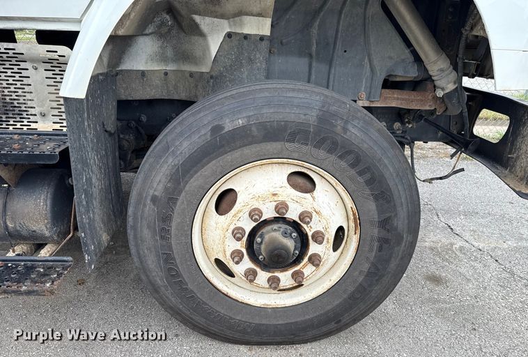 image for item EG8731 2011 International 7400  dump truck