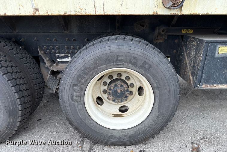 image for item EG8731 2011 International 7400  dump truck