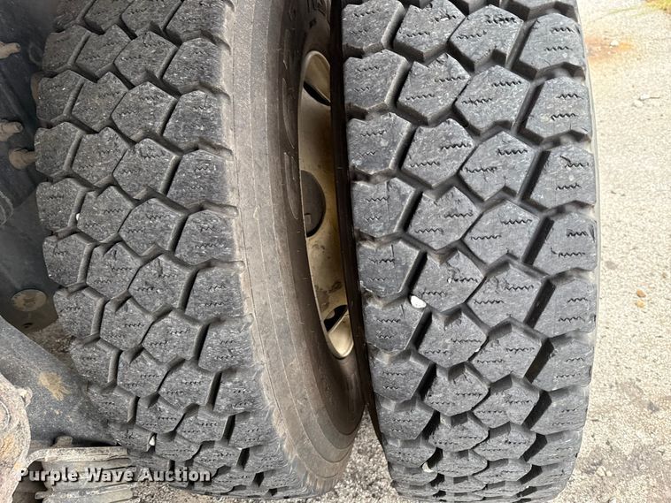 image for item EG8731 2011 International 7400  dump truck