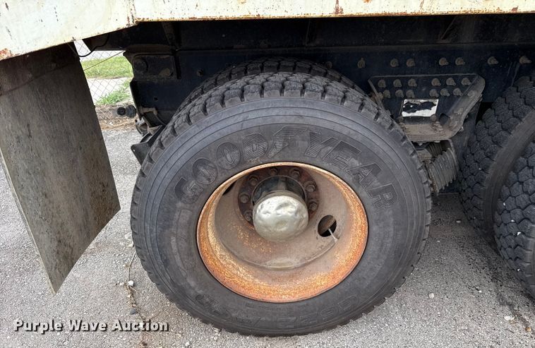 image for item EG8731 2011 International 7400  dump truck