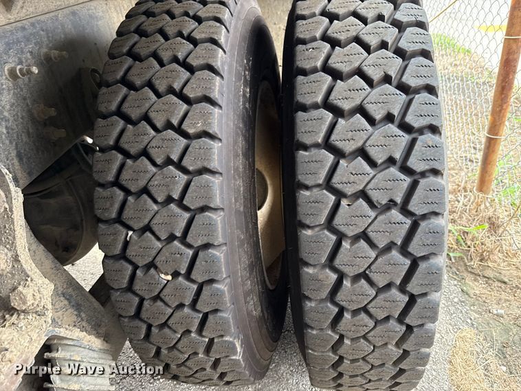 image for item EG8731 2011 International 7400  dump truck