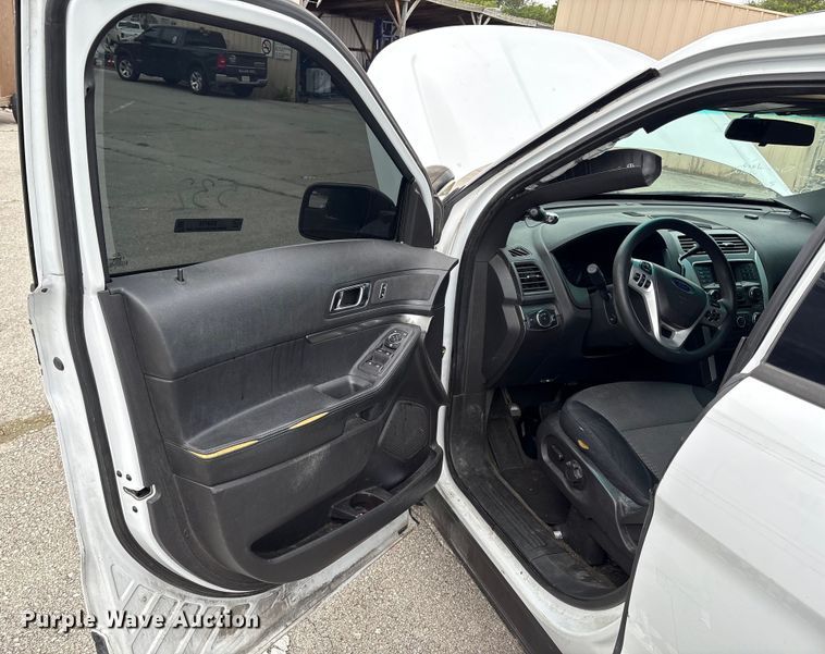 image for item EG8732 2013 Ford Explorer Police SUV