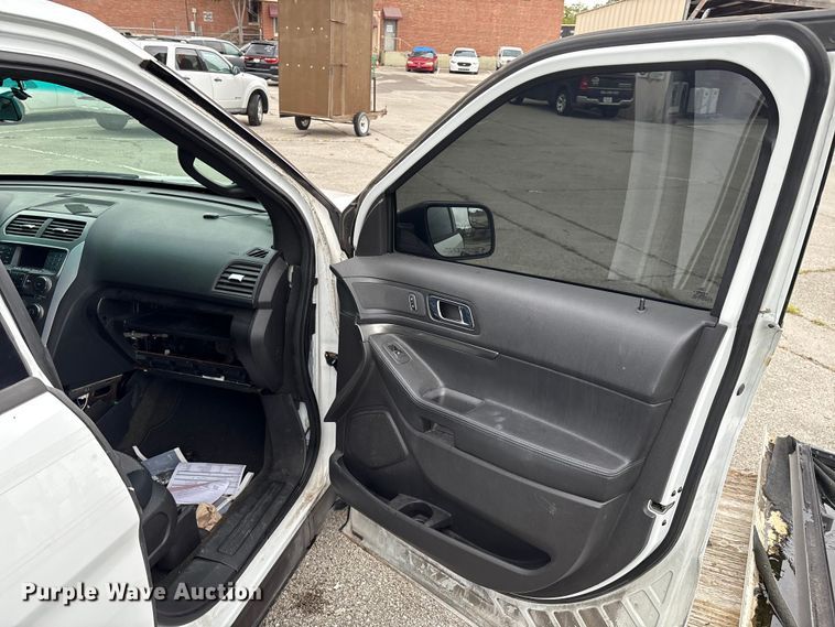 image for item EG8732 2013 Ford Explorer Police SUV