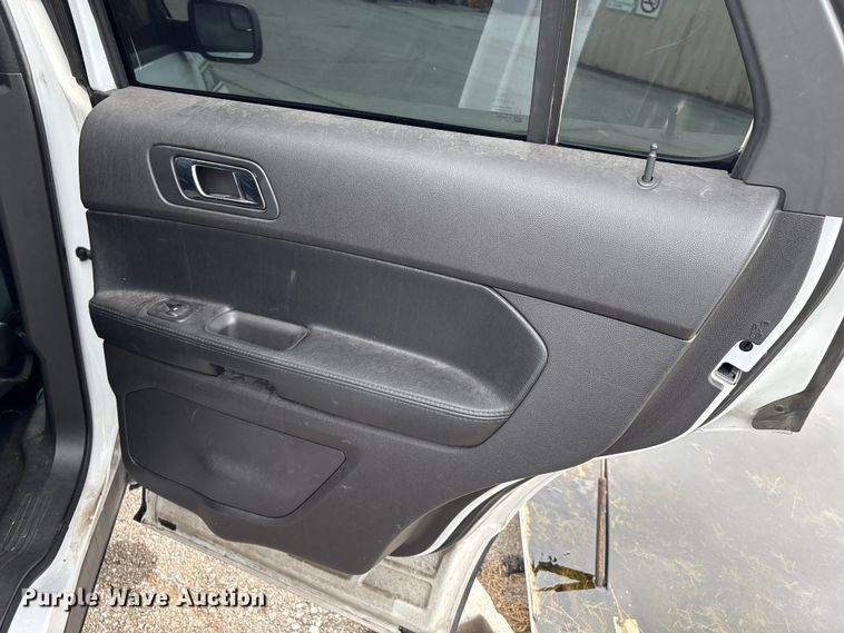 image for item EG8732 2013 Ford Explorer Police SUV