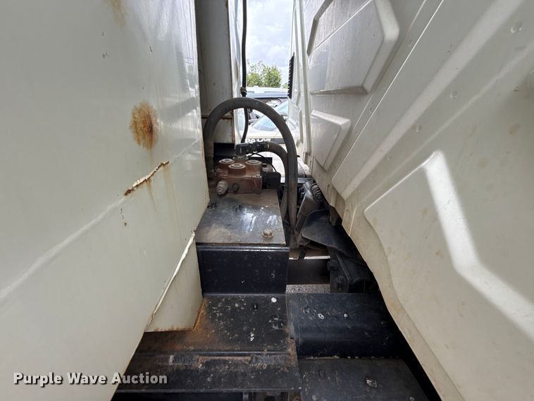 image for item EG8736 2012 International 7400 dump truck