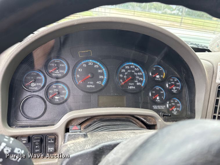 image for item EG8736 2012 International 7400 dump truck