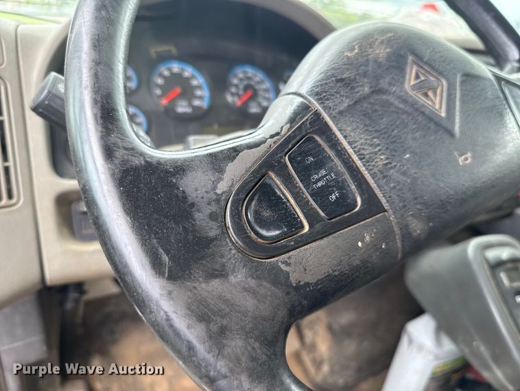 image for item EG8736 2012 International 7400 dump truck