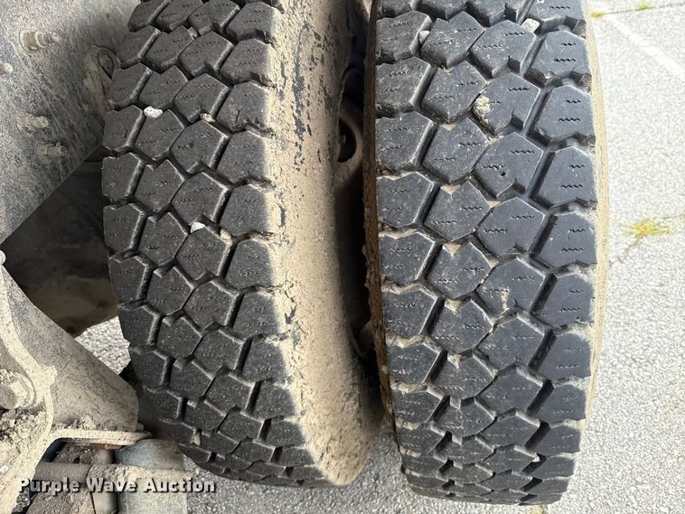 image for item EG8736 2012 International 7400 dump truck