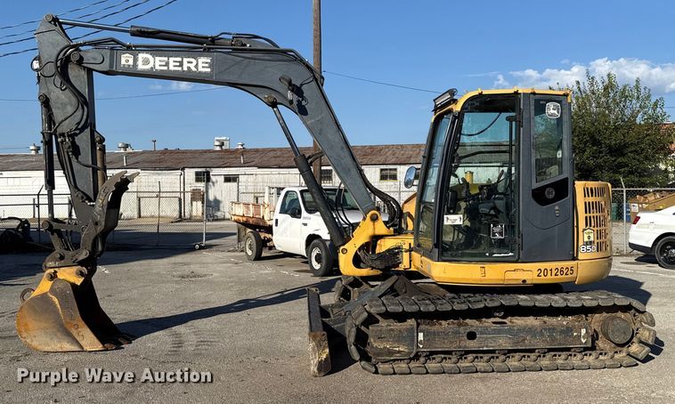image for item EG8737 2013 John Deere 85D excavator