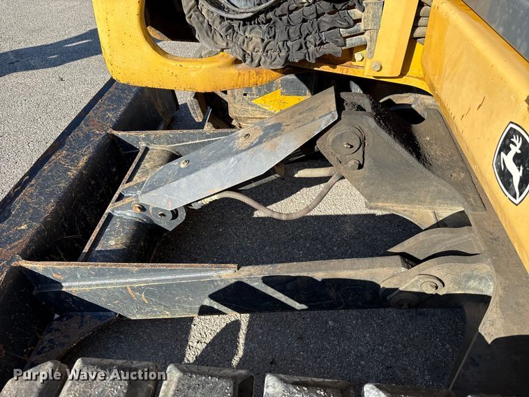 image for item EG8737 2013 John Deere 85D excavator