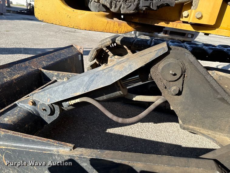 image for item EG8737 2013 John Deere 85D excavator