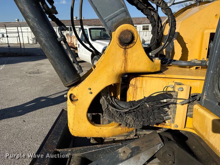 image for item EG8737 2013 John Deere 85D excavator