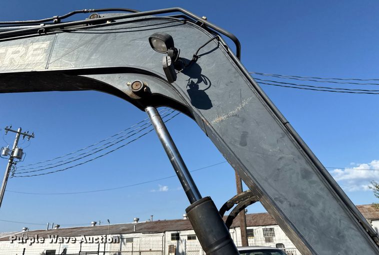 image for item EG8737 2013 John Deere 85D excavator