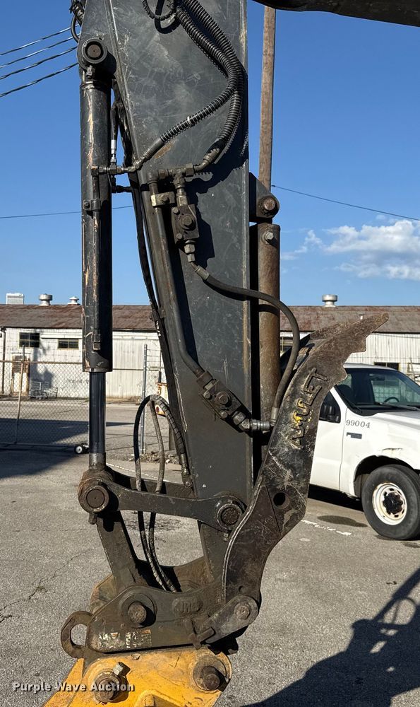 image for item EG8737 2013 John Deere 85D excavator