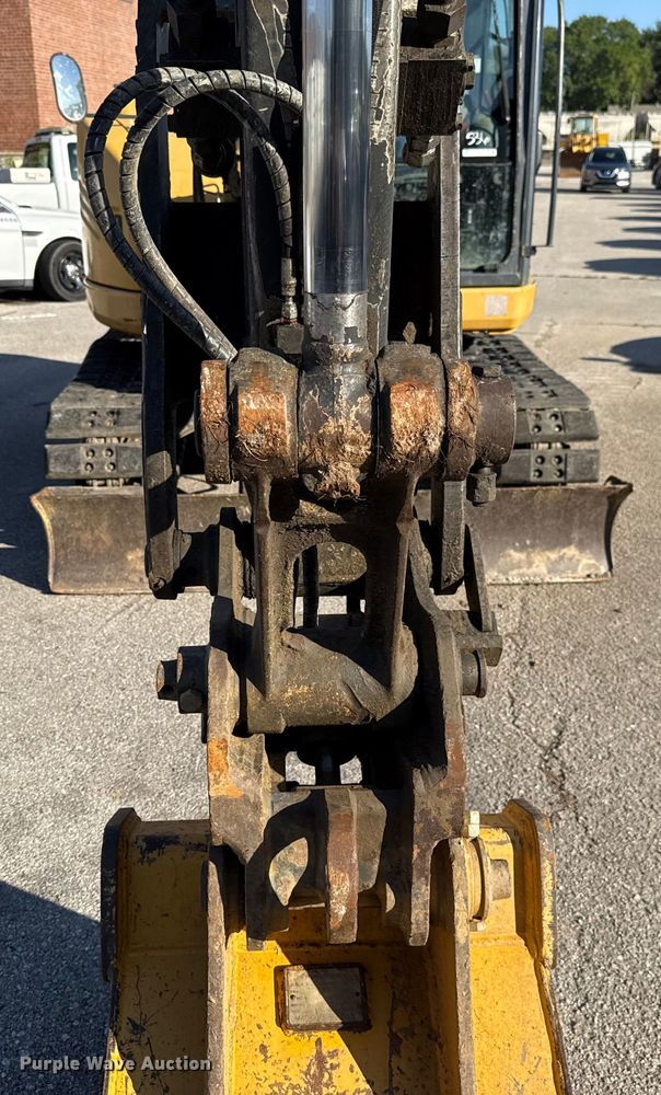 image for item EG8737 2013 John Deere 85D excavator