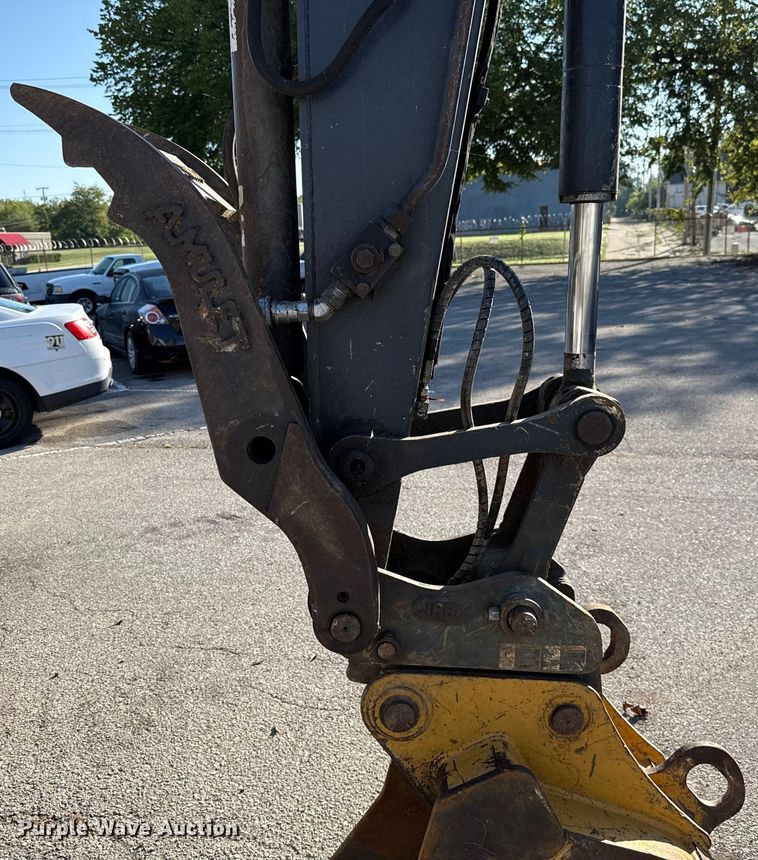 image for item EG8737 2013 John Deere 85D excavator