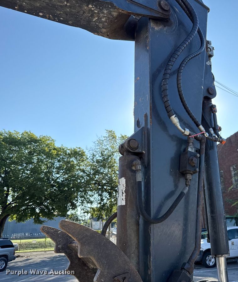 image for item EG8737 2013 John Deere 85D excavator