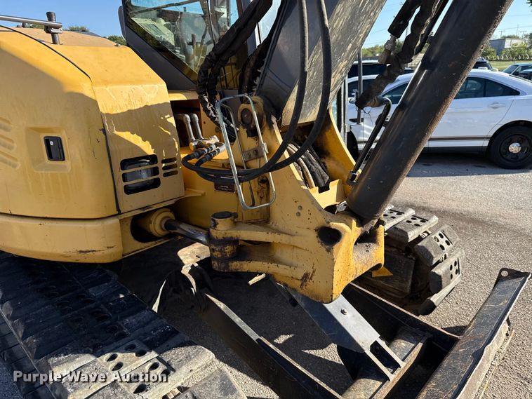 image for item EG8737 2013 John Deere 85D excavator