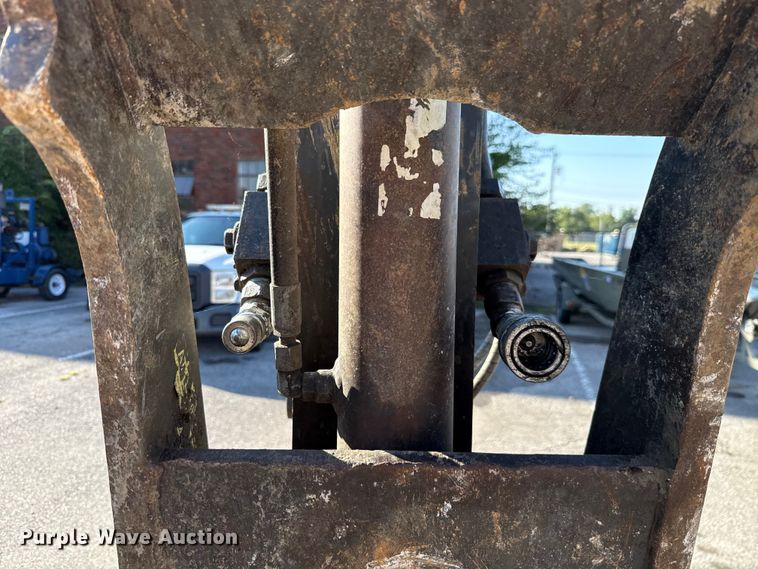 image for item EG8737 2013 John Deere 85D excavator