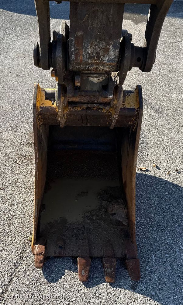 image for item EG8737 2013 John Deere 85D excavator