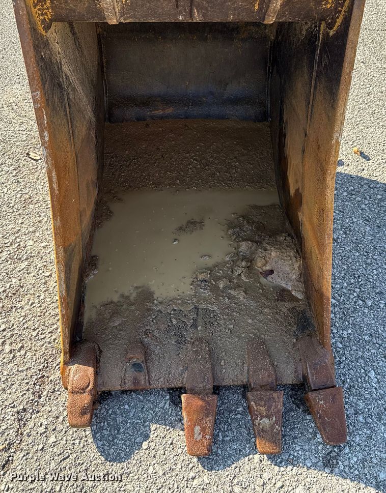 image for item EG8737 2013 John Deere 85D excavator