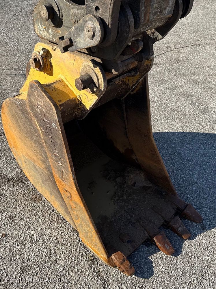 image for item EG8737 2013 John Deere 85D excavator