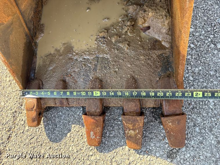 image for item EG8737 2013 John Deere 85D excavator