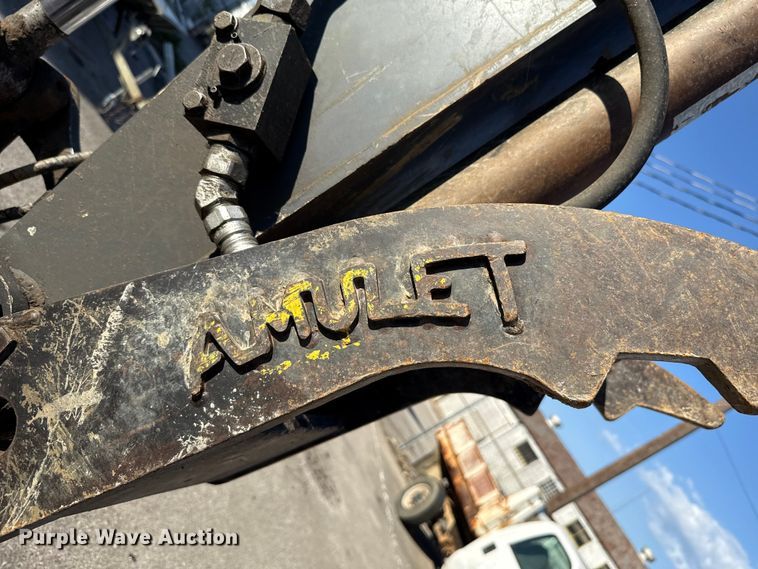 image for item EG8737 2013 John Deere 85D excavator