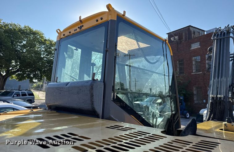 image for item EG8737 2013 John Deere 85D excavator