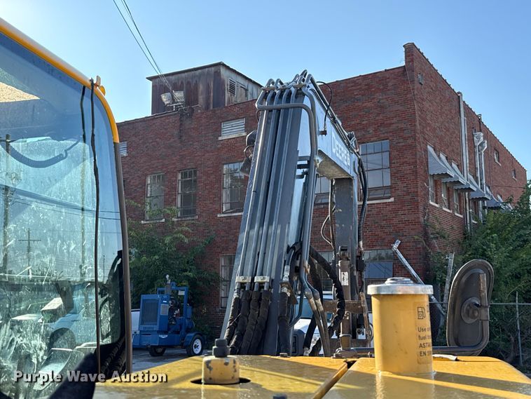 image for item EG8737 2013 John Deere 85D excavator