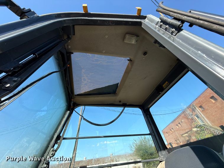 image for item EG8737 2013 John Deere 85D excavator