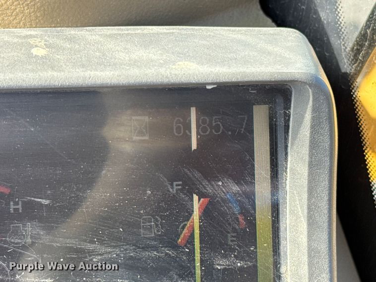 image for item EG8737 2013 John Deere 85D excavator