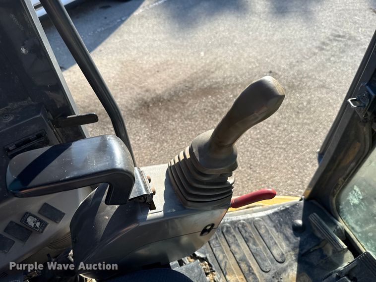 image for item EG8737 2013 John Deere 85D excavator