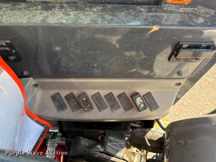 image for item EG8737 2013 John Deere 85D excavator