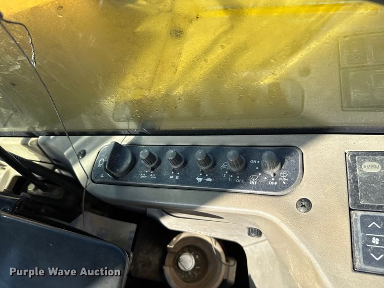 image for item EG8737 2013 John Deere 85D excavator