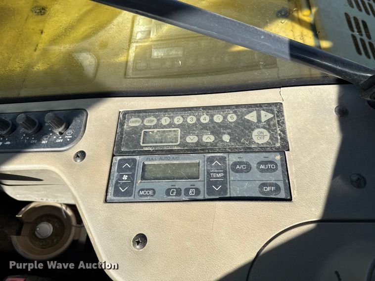 image for item EG8737 2013 John Deere 85D excavator