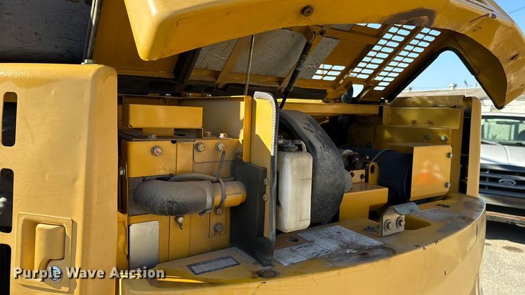 image for item EG8737 2013 John Deere 85D excavator