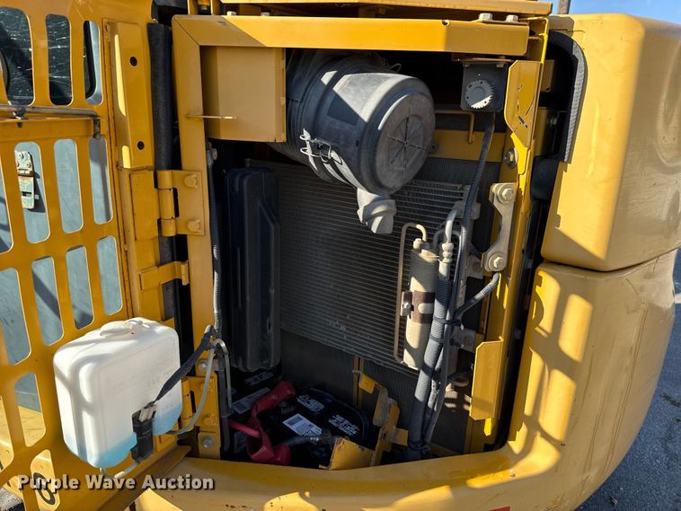 image for item EG8737 2013 John Deere 85D excavator