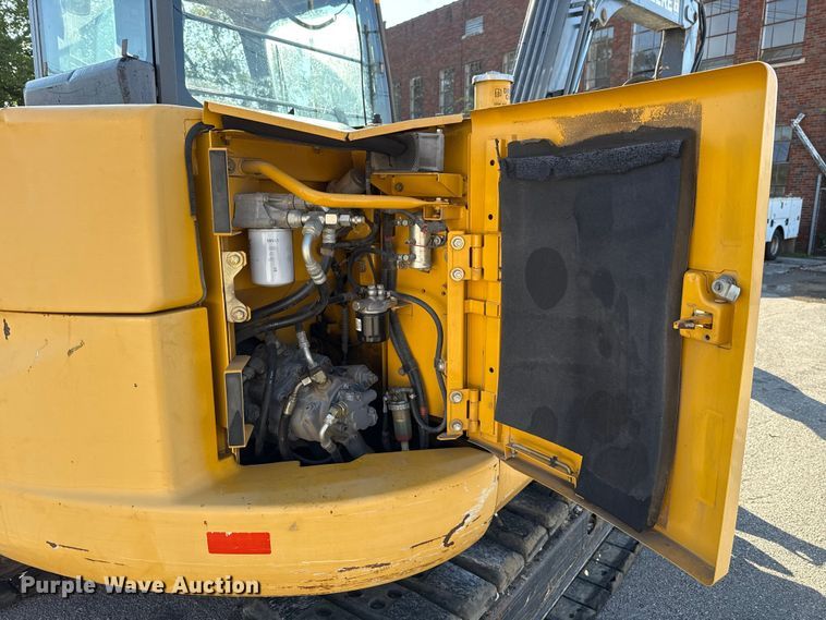 image for item EG8737 2013 John Deere 85D excavator