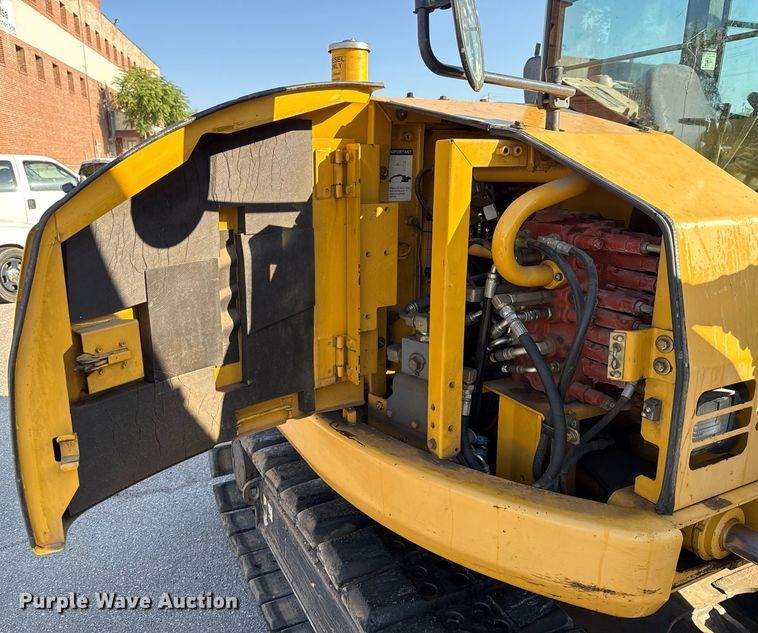 image for item EG8737 2013 John Deere 85D excavator