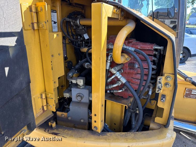 image for item EG8737 2013 John Deere 85D excavator