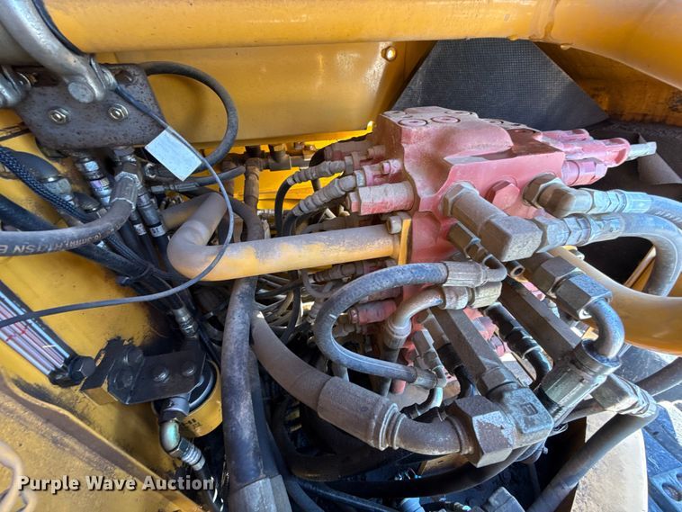 image for item EG8737 2013 John Deere 85D excavator