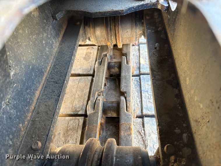 image for item EG8737 2013 John Deere 85D excavator